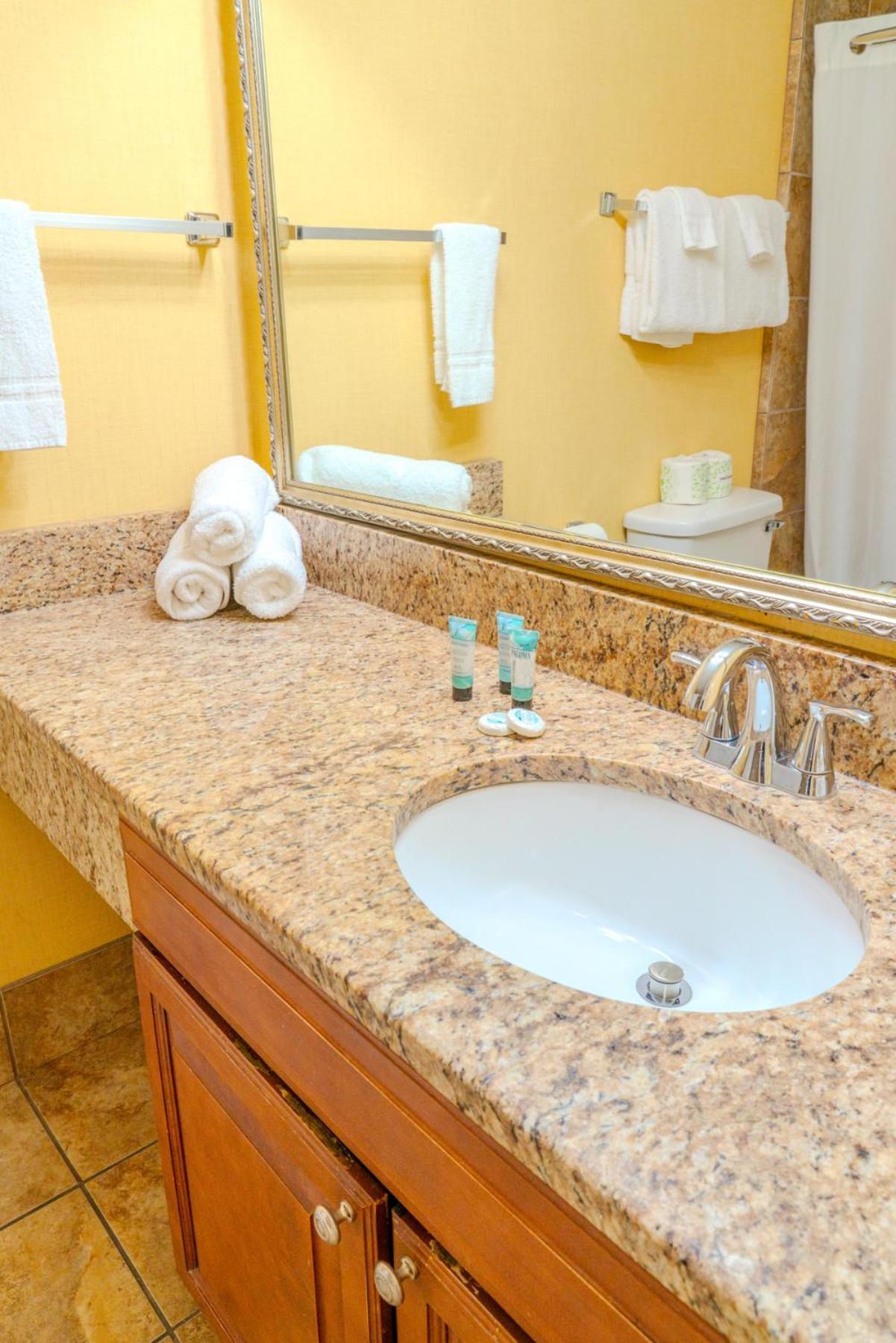 מירטל ביץ' Grande Cayman Resort Unit 216 מראה חיצוני תמונה