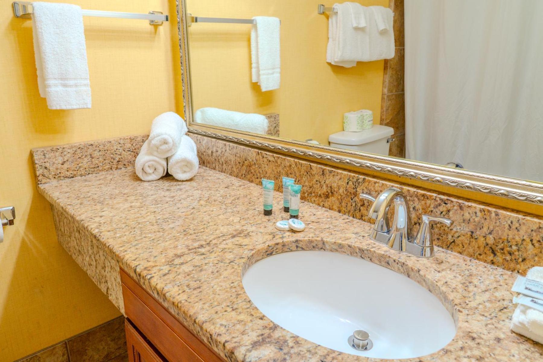 מירטל ביץ' Grande Cayman Resort Unit 216 מראה חיצוני תמונה